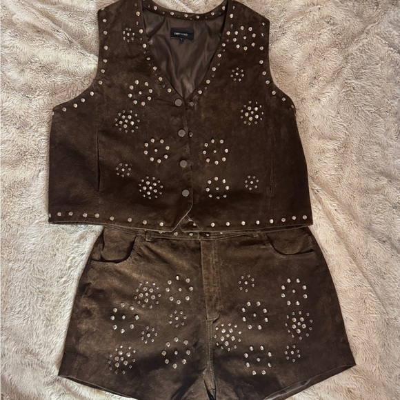 Driftwood Free People Brown Studded Suede Vest and Shorts Set. - Picture 6 of 7